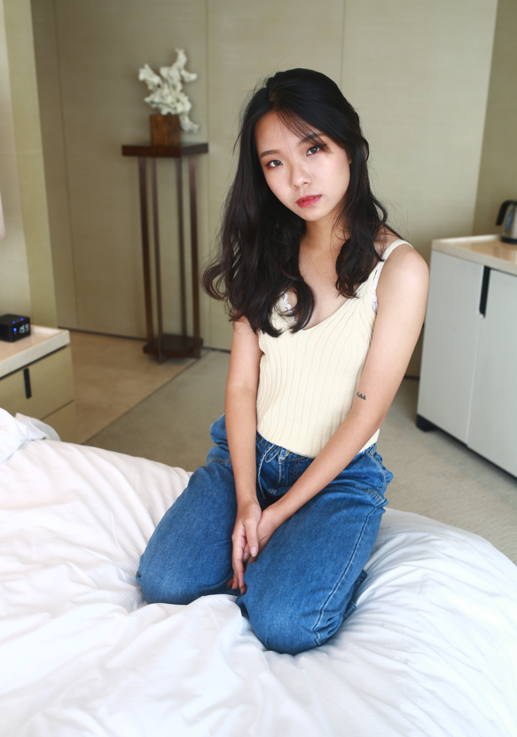 高颜值美腿嫩逼国模女神 黄雅琪 大尺度全裸露点写真【367P944M】