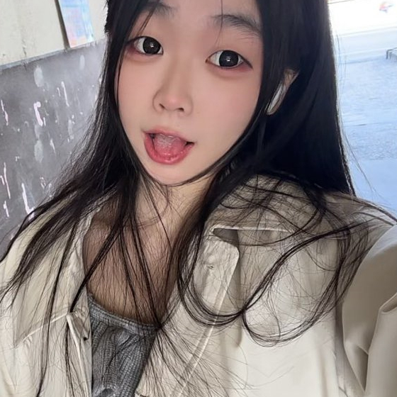 2025年5月最新流出,售价万元,上海05年大二反差女友,【小朵】付费福利,漂亮小姐姐粉嫩多汁,欣赏价值极高