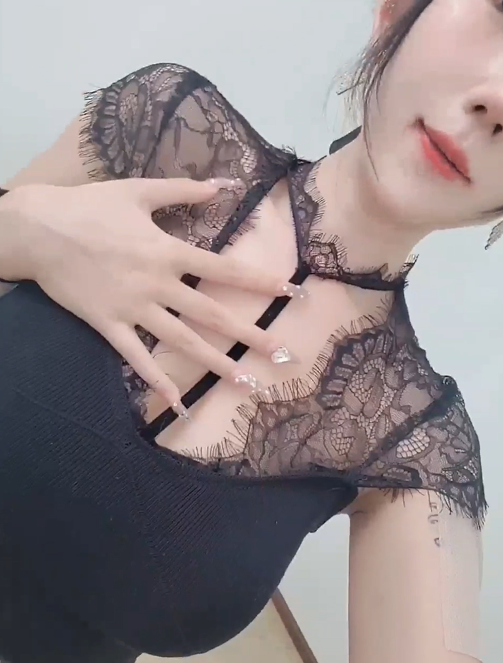 花椒丨窈窕玉女 土豪定制 大尺度 道具紫薇 【12V360M】