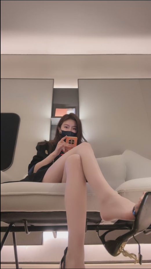 套路直播美美子-ysl高跟配肉丝【1V】【592MB百度云】-福利岛