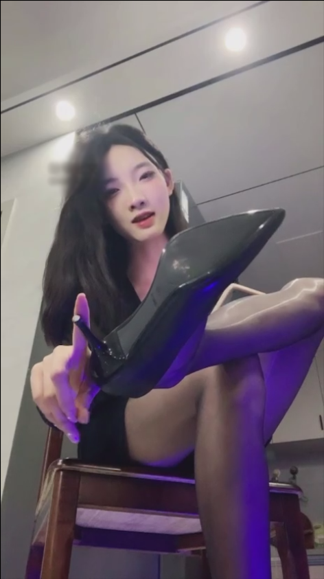 玩物直播千千s-职业装油亮黑丝寸止榨干【1V】【574MB百度云】