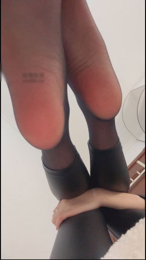 玩物直播酒鸽-红绿灯裤里丝【1V】【300MB百度云】