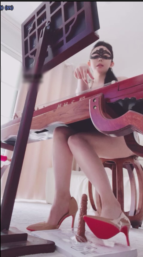 玩物直播古筝少女-20250329 琴下榨j【1V】【708MB百度云】