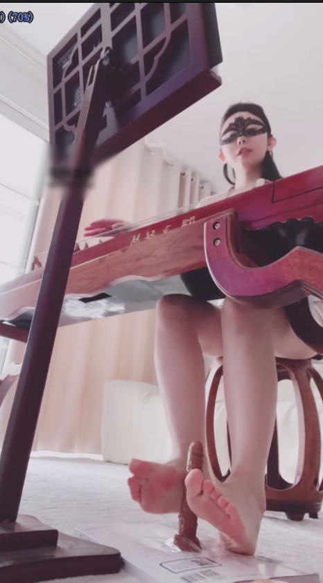 玩物直播古筝少女-20250329 琴下榨j【1V】【708MB百度云】