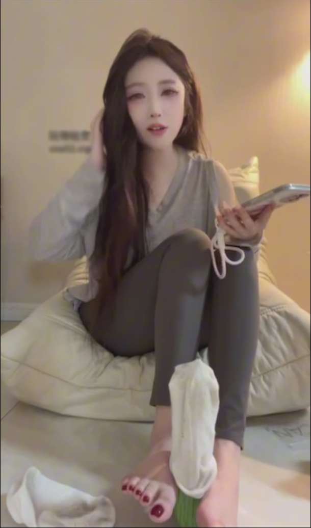 玩物直播梦二-红绿灯脏棉袜裸足强制射【1V】【493MB百度云】