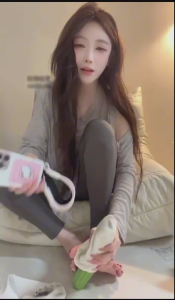 玩物直播梦二-红绿灯脏棉袜裸足强制射【1V】【493MB百度云】