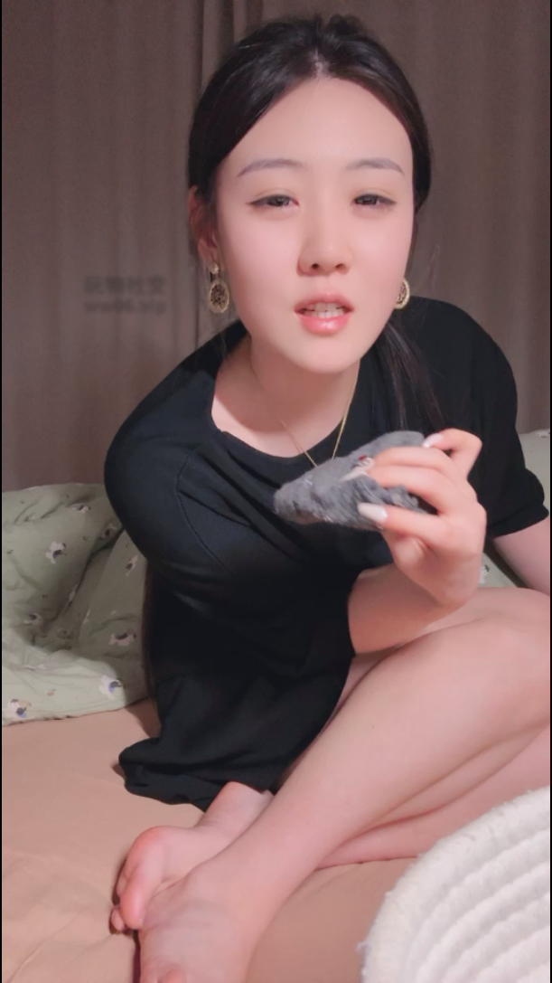 玩物直播夏主-20250321 红绿灯:贤妻把绿帽老公和他妈都调成贱狗(上)【1V】【678MB百度云】-福利岛