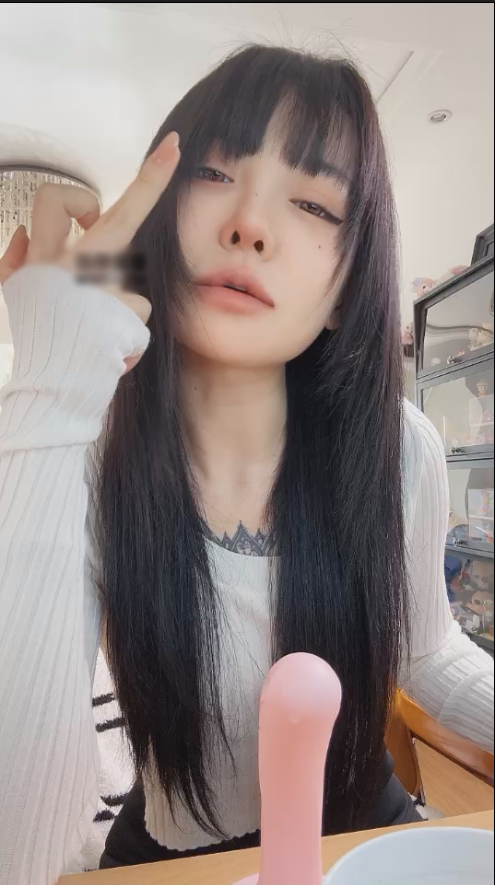 玩物直播安晴-红绿灯 模拟足交诅咒你妈【1V】【477MB百度云】