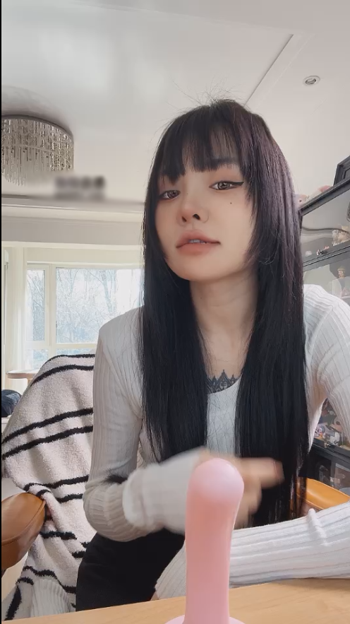 玩物直播安晴-红绿灯 模拟足交诅咒你妈【1V】【477MB百度云】