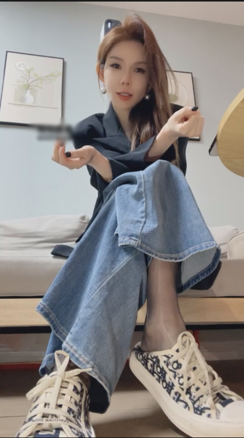 玩物直播欣妍-2025-04-03第一视角黑丝脚底:红绿灯裤里丝纵享丝滑【1V】【817MB百度云】-福利岛