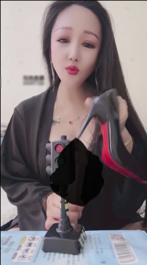 玩物直播魔蝎女王-20250512 第一视角-肉丝红绿灯控制榨【1V】【951MB百度云】