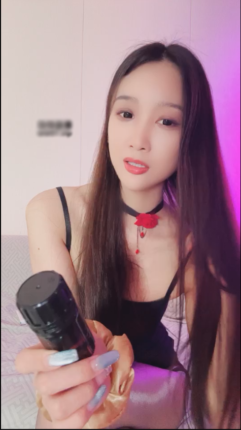 玩物直播猫神-2025-04-10第一视角裸足丝足脚底：红绿灯香水一直吸黑丝玩 弄辱妻【1V】【624MB百度云】-福利岛