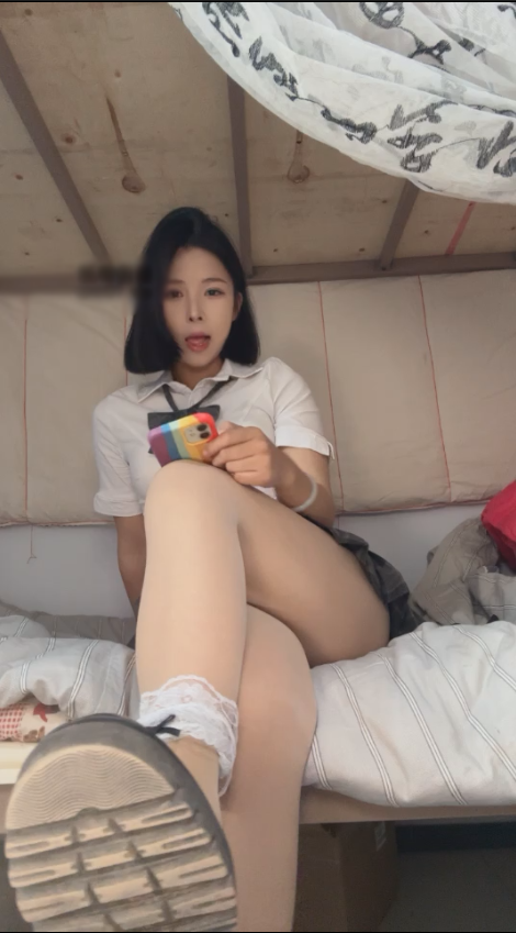 玩物直播河南苏苏-2025-04-09第一视角红绿灯白丝脚底学长成为我的atm【1V】【493MB百度云】