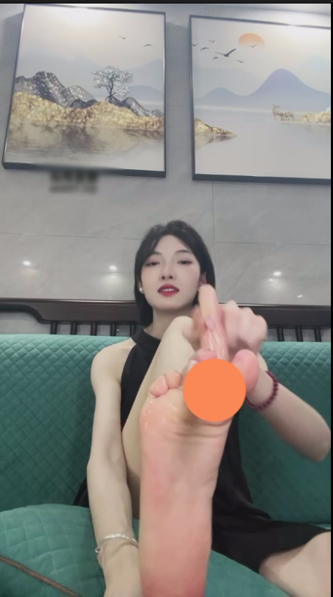 玩物直播千千S-20250515 第一视角-裸足口水盯射【1V】【926MB百度云】