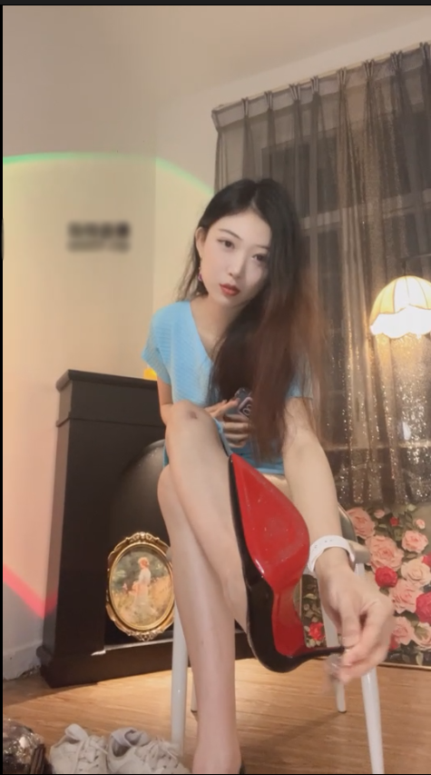 玩物直播佳佳-250521 脏棉袜高跟羞辱【1V】【617MB百度云】