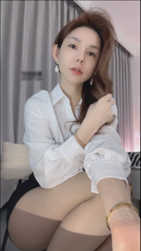 玩物直播欣妍大大-2025-04-10第一视角肉丝高跟鞋脚底:红绿灯0L严厉女上司的狗【1V】【837MB百度云】