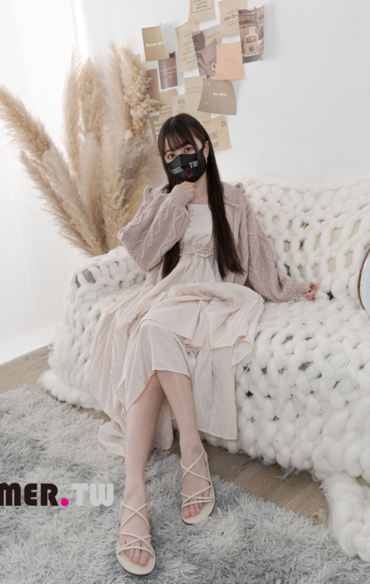 足控-[Limerence] No.097 Miya 涼鞋 素甲 粉嫩通紅裸足 一次滿足（168P,1V,3.23G）-福利岛