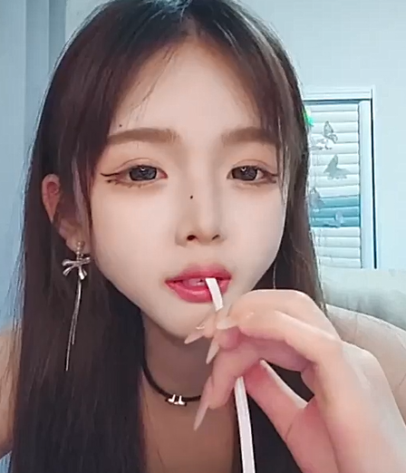 -高颜值白富美,抖音网红女神【小馋猫】还是下海了,美到爆究极反差,诱人裸舞,脸穴同框自慰喷水-福利岛