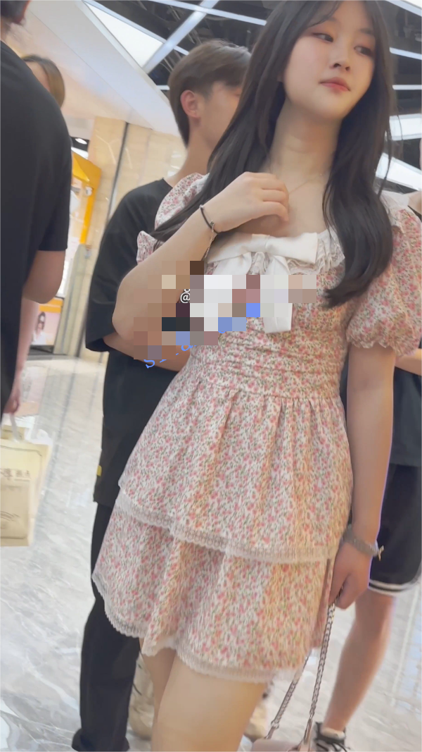 【KFC】长裙女大学生和男友逛街。白色超薄内内前后CD 623M-福利岛