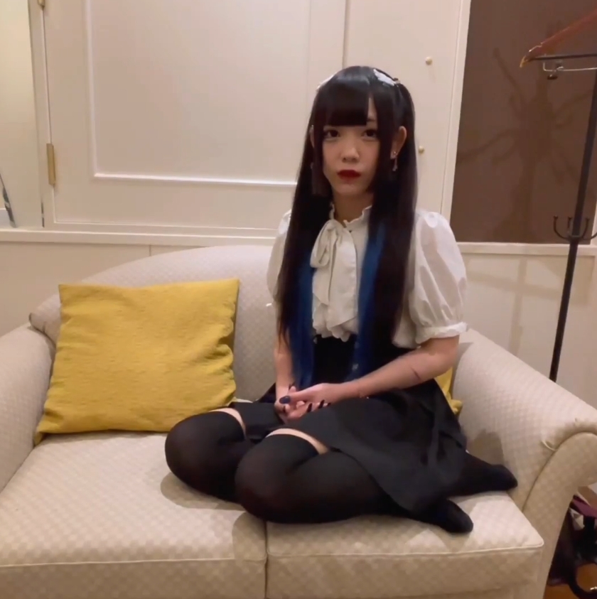 no.1012 FC2PPV 3093469 极品萝莉型美少女 过膝袜玉足中出【无码 1V 1.11GB】-福利岛