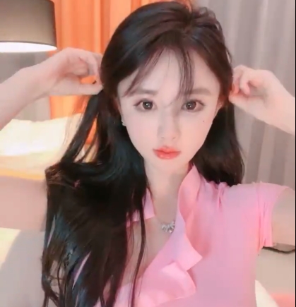 秀-网红美女肉丝灰丝裸足嘿丝包臀裙粉嫩C丁扣G水流K喘A呻1V1300mb-福利岛