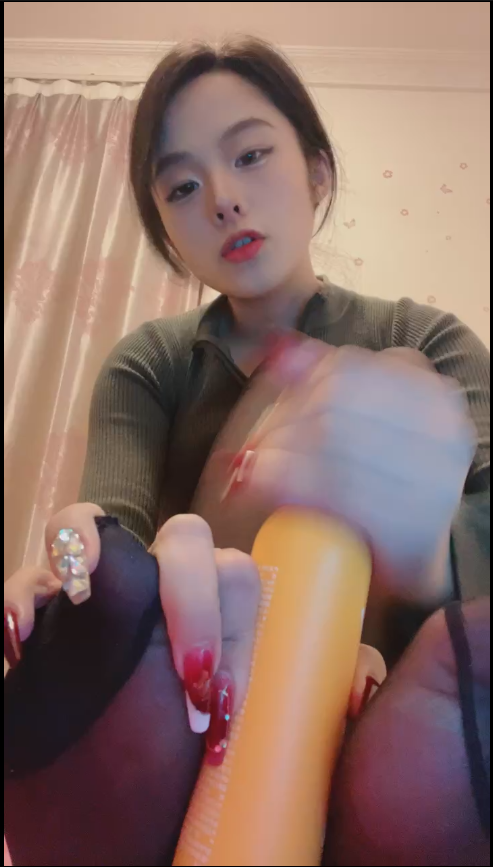 套路直播不知名美女-黑丝红绿灯羞辱寸止倒计时【1V】【345MB百度云】