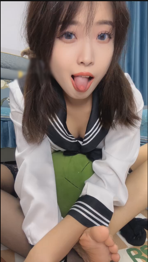 套路直播肉桃姐姐-双马尾jk小皮鞋黑丝裸足撸管指挥【1V】【496MB百度云】