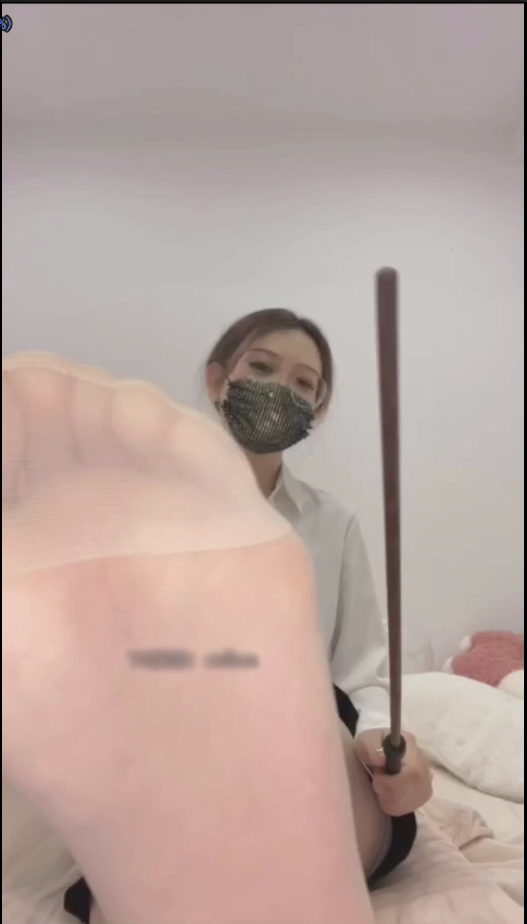 套路直播awesome-肉丝单词提问奖惩游戏坐脸足打手🚥【2V】【948MB百度云】