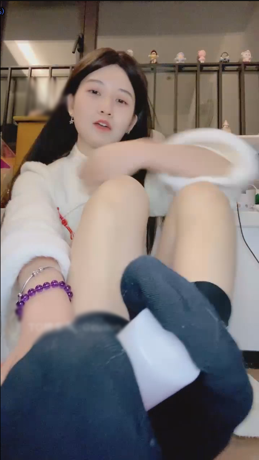 套路直播间歇药丸-🚥旗袍黑棉袜【1V】【896MB百度云】