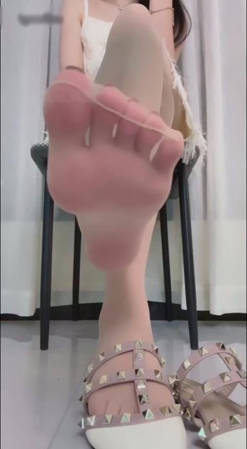 套路直播绘子-超薄0D脚心对搓【2V】【769MB百度云】