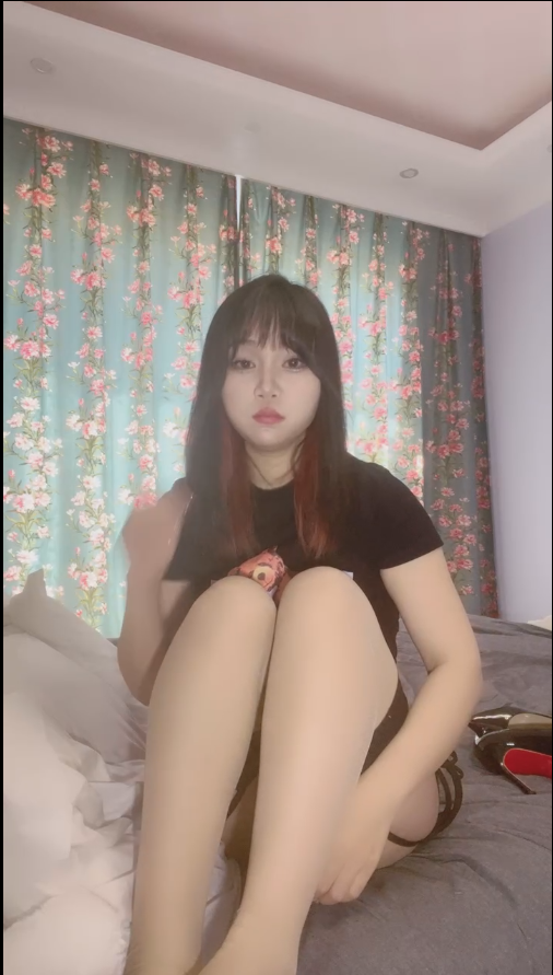 套路直播佳佳-干妈红绿灯剧情【1V】【897MB百度云】