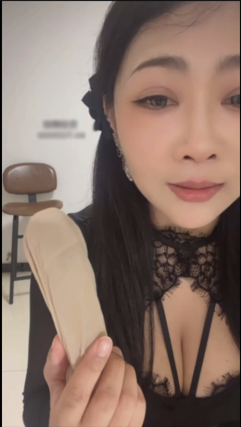 玩物直播喵主-大胸盯射🚥【1V】【512MB百度云】