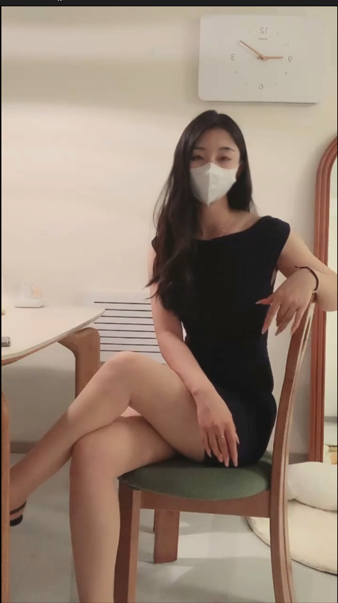 玩物直播罗宾-性感肉丝包臀裙勾引儿子【1V】【424MB百度云】