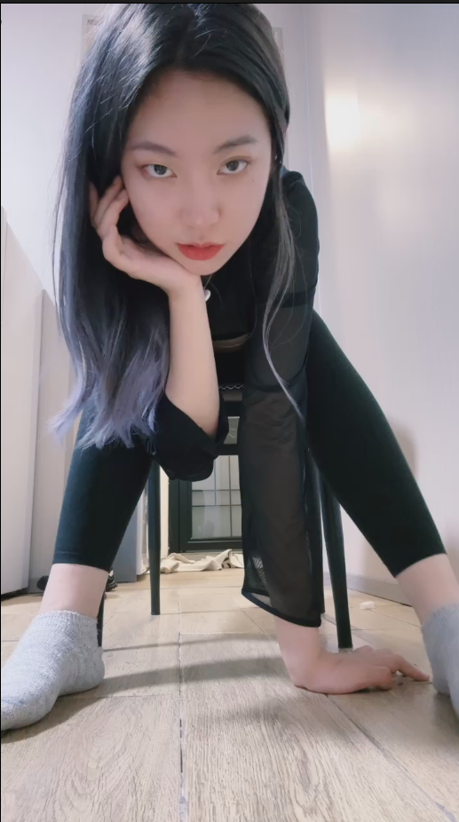 玩物直播jenn02-瑜伽裤大长腿【1V】【958MB百度云】