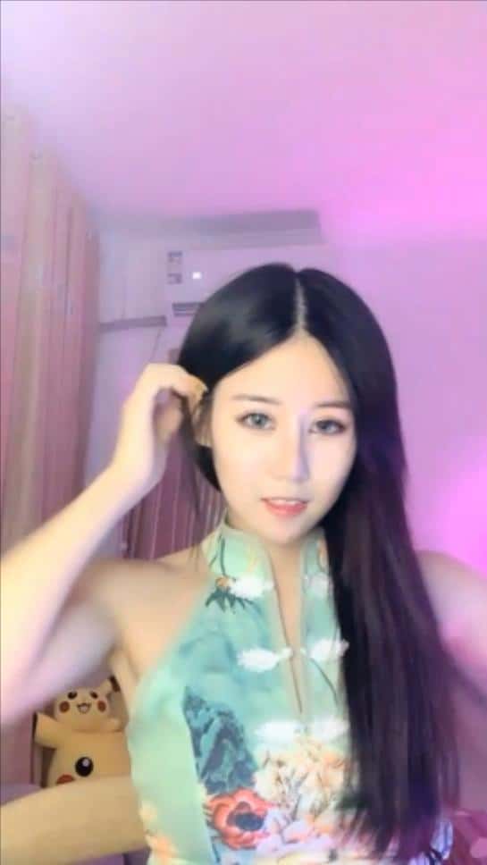 恩熙熙高颜值妹子情趣装诱惑，女仆装黑丝小尺度掰穴自摸浴室洗澡1v1.53