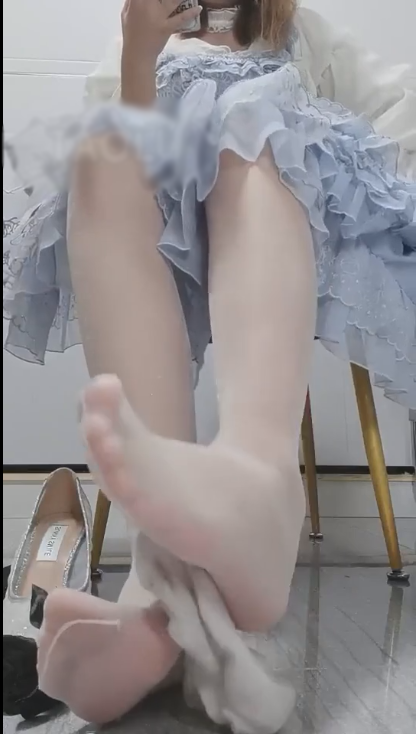 套路直播白桃S-第一视角-寸止4波+榨空4波+憋j：白丝Lolita+精尽狗亡【3V】【963MB百度云】