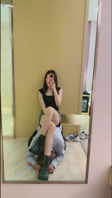 套路直播艾莉Queen-短靴爆踹老狗奴【1V】【811MB百度云】