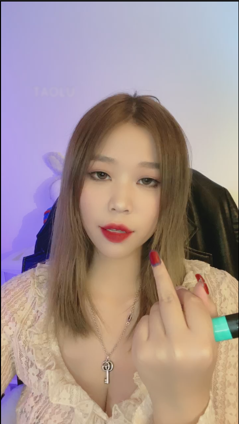 套路直播白桃S-第一视角-白眼凝视【1V】【923MB百度云】