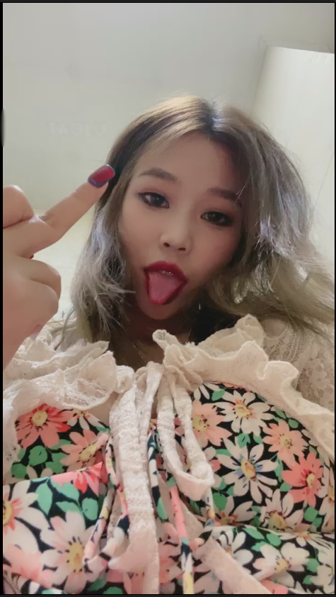 套路直播白桃S-第一视角-白眼凝视【1V】【923MB百度云】