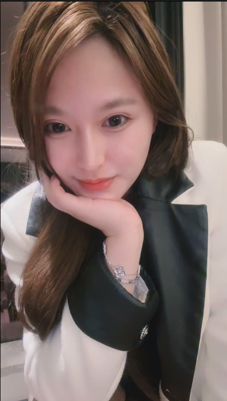 套路直播琪琪大人-跪求圣水舔高跟肉丝美腿胯下辱臭脚捂脸【1V】【679MB百度云】