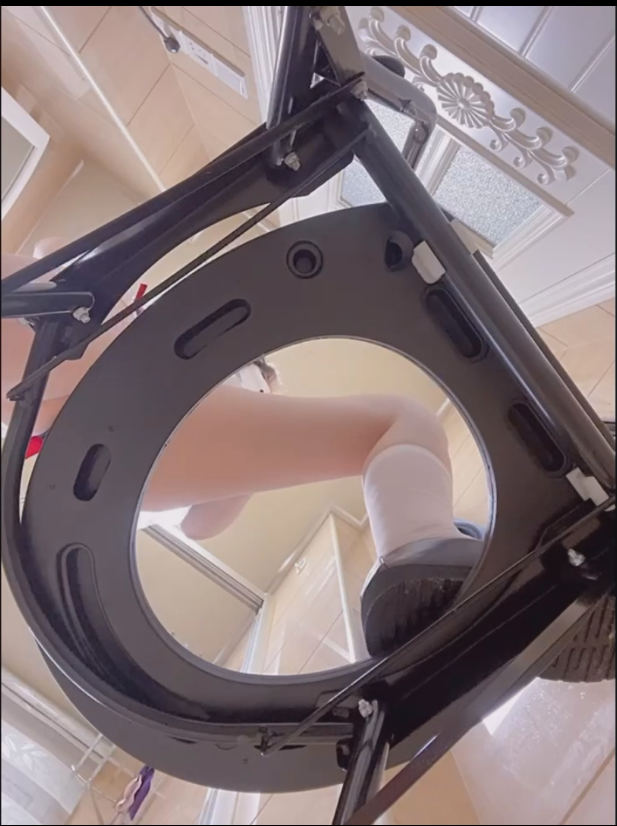 推特糖大人-泳衣 小皮鞋 冰丝袜 小腿袜【1V】【854MB百度云】