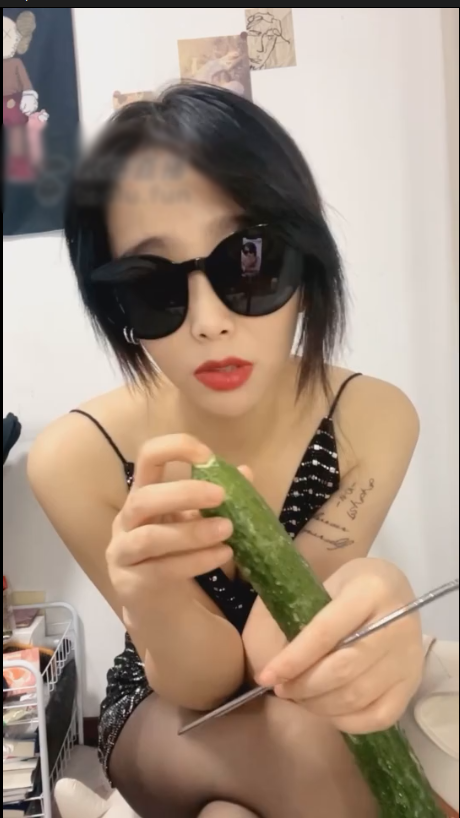 套路直播猫熙小主 - 红绿灯玩插马眼寸止榨5波【1V】【313MB百度云】