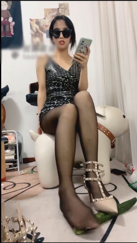 套路直播猫熙小主 - 红绿灯玩插马眼寸止榨5波【1V】【313MB百度云】