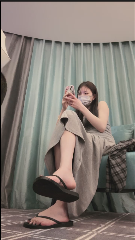 套路直播阿月S-拖鞋碾压狗脸裸足踩狗鞋抽耳光【1V】【495MB百度云】