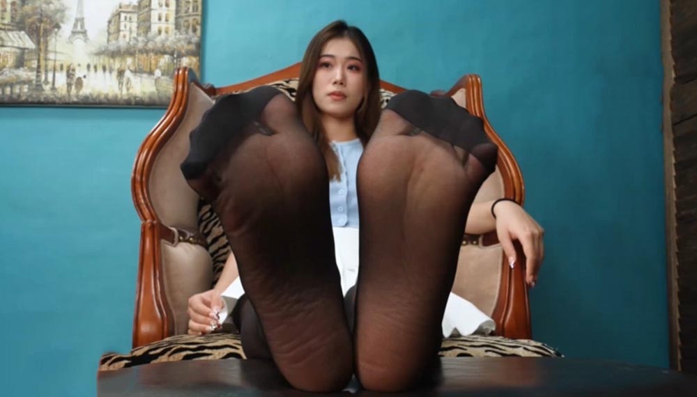 [足控] A&amp;F-Xiaole-展示她的脚尖加固黑丝和裸足【1V】【1.52G百度网盘】