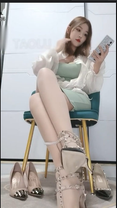 套路直播白桃S-第一视角-铆钉华伦天奴专场【1V】【375MB百度云】