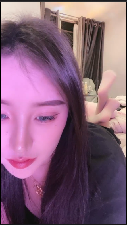 套路直播楠熙-瑜伽裤裸足+肉丝【2V】【1.75G百度云】