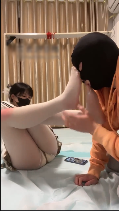 套路直播木秋夜深了-腿绞 强制+两部未知小姐姐【3V】【1.02G百度云】