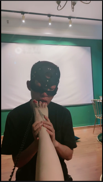 套路直播安晴S-运动学姐强制诱导学弟变狗【1V】【498MB百度云】