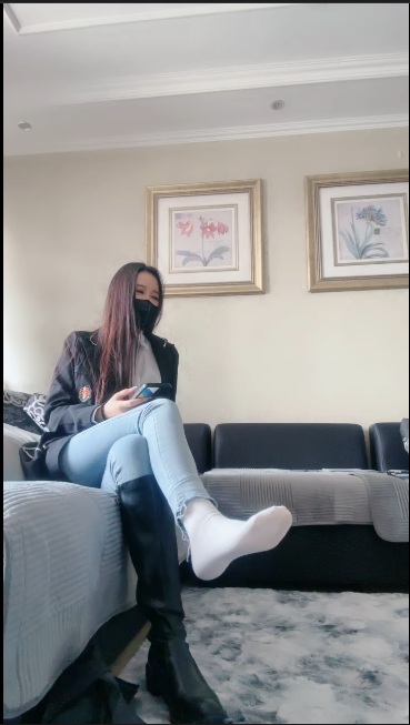 套路直播猫神大人-空姐制服诱惑+马术S溜家奴转胯虐乳闻棉袜【2V】【540MB百度云】